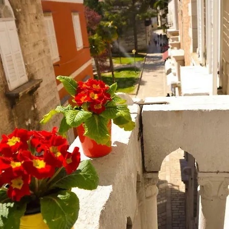 Charming Old Town In Apartamento Poreč