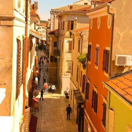 Charming Old Town In Apartamento Poreč